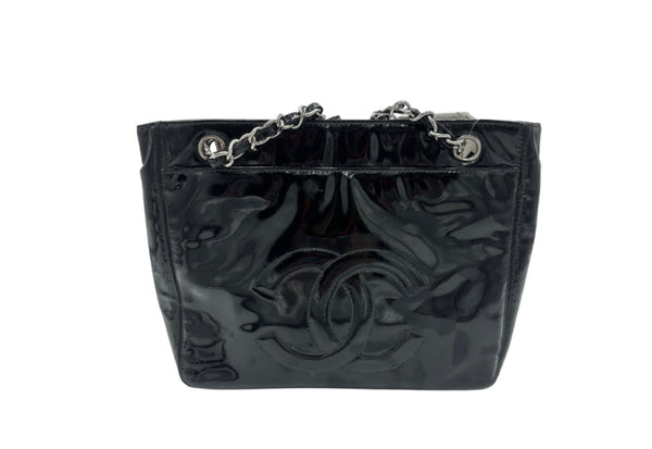Chanel BLACK PATENT LEATHER HANDBAG diana Medium
