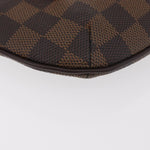 Louis Vuitton Manosque Pochette Damier GM - image 9