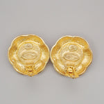 Chanel Vintage CC Flower Clip-On Earrings imitation pearls in gold plated - image 7